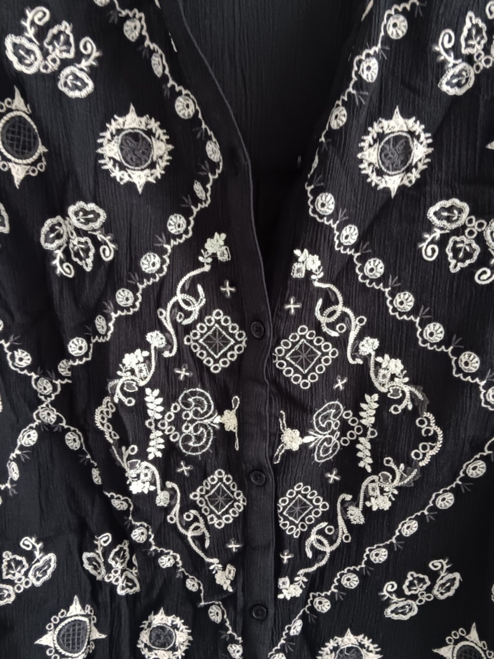 LOGO Lavish by Lori Goldstein Embroidered Button Front Split-V Blouse, Blk Sz XS - Picture 4 of 4